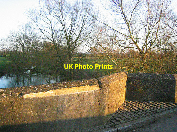 Photo 6"x4" Refuge and damage on Ickford Bridge -- 2008 Draycot c2008