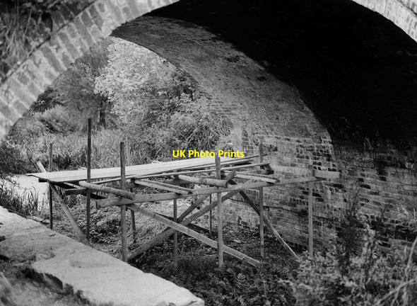 Photo 6"x4" Thames & Severn Canal - Cowground Bridge undergoing repair in 1998, near Siddington Cirencester c1998