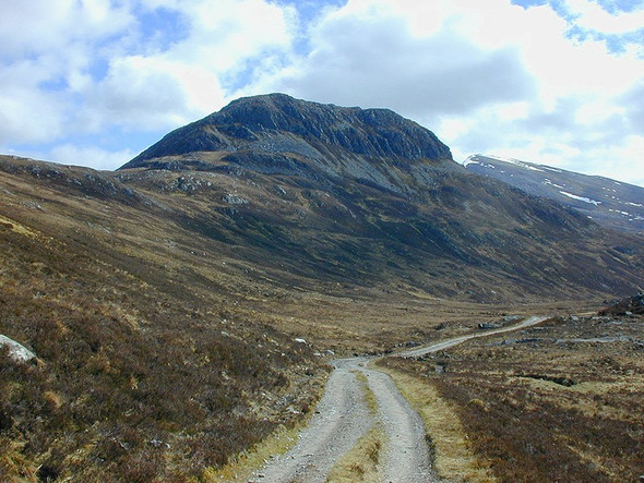 Photo 6"x4" Track up the Lairig Leacach Cruach Innse c2002