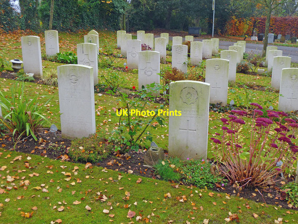 Photo 6"x4" Andover - Commonwealth War Graves   Andover c2011