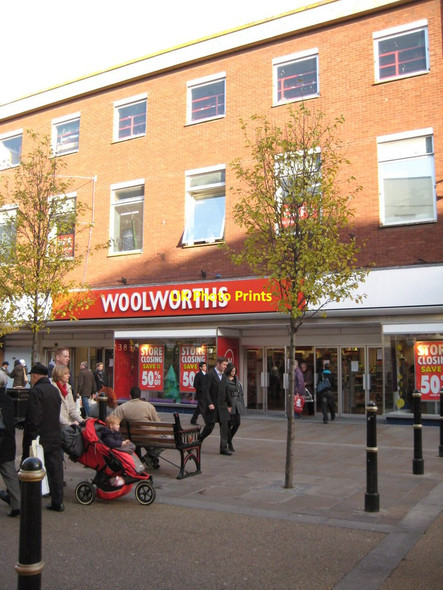 Photo 6"x4" Woolworths closing down sale Worcester c2008