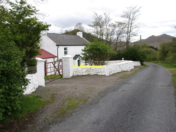 Photo 6"x4" Whitewashed cottage on Kinnahalla Road Hilltown\/J2128 c2012