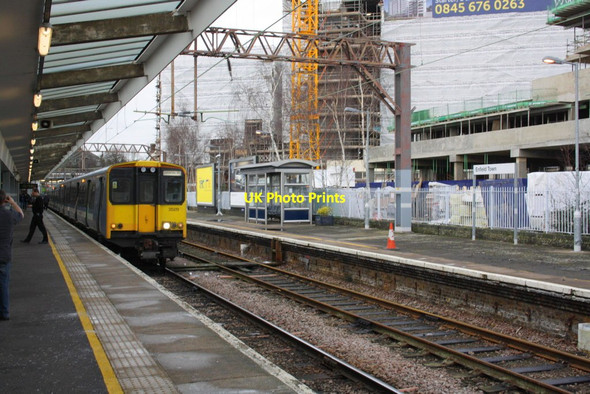 Photo 6"x4" Electric multiple unit in Enfield Town Station Enfield\/TQ3396 c2013