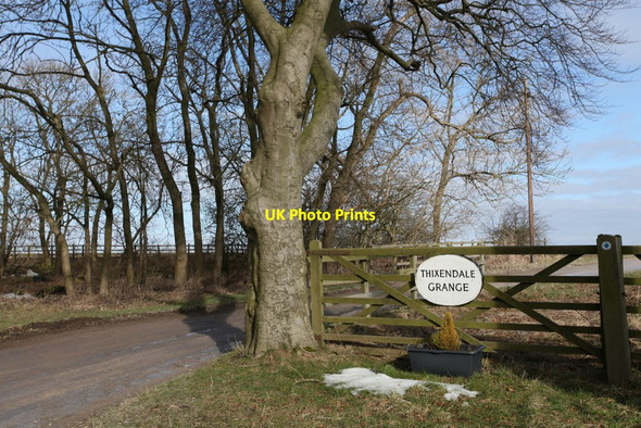 Photo 6"x4" Track leading to Thixendale Grange Painsthorpe c2013
