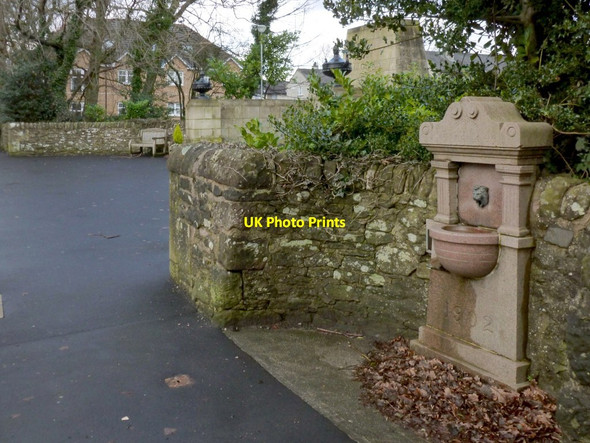 Photo 6"x4" Old drinking fountain Cardross\/NS3477 c2013