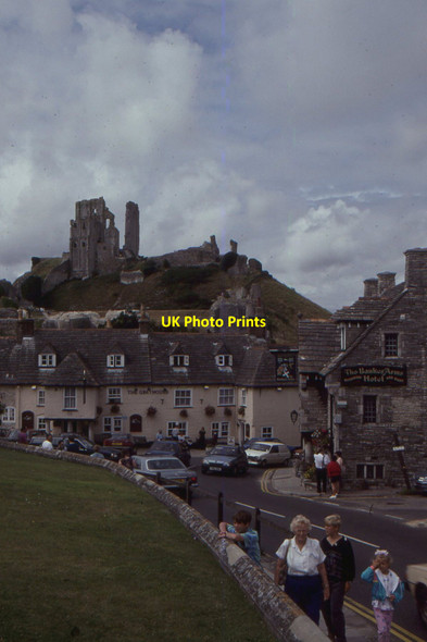 Photo 6"x4" Corfe Castle: the village centre with the castle above Corfe Castle c1992