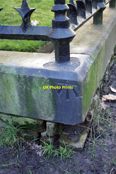 Photo 6"x4" Benchmark on Speke's monument, Kensington Gardens Paddington\/TQ2681 c2013
