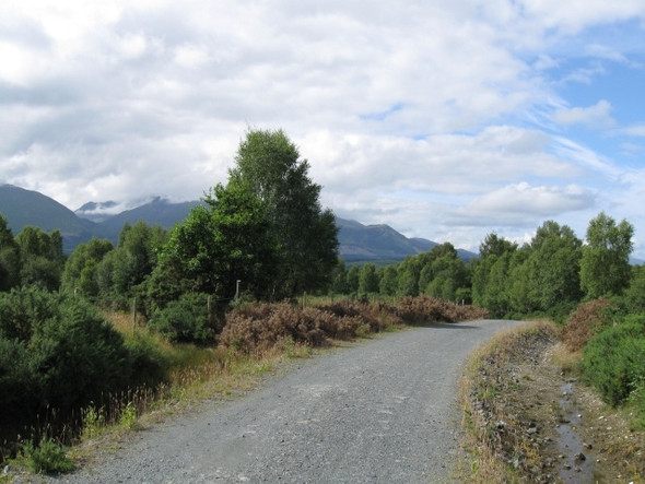 Photo 6"x4" View down track: Aonach Mor and Beag behind cloud Inverroy c2008