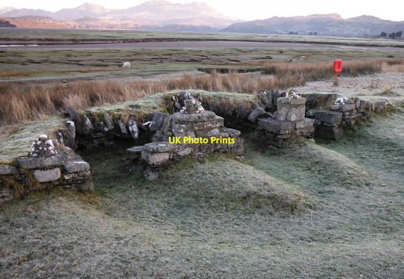 Photo 6"x4" Stone seats at Ty Gwyn, Ynys Llanfihangel-y-traethau c2013
