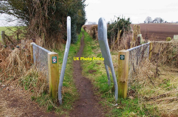 Photo 6"x4" Barriers at start of footpath to Captain's Pool, off Stanklyn Lane, near Shenstone Stanklyn c2013