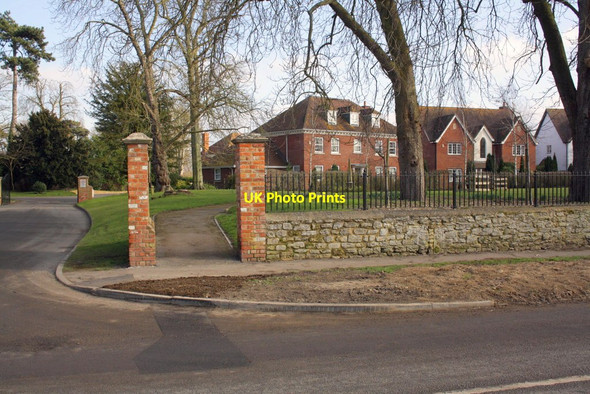 Photo 6"x4" Entrance to Lady Place from High Street Sutton Courtenay c2013