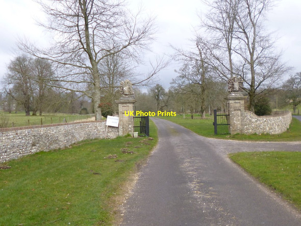 Photo 6"x4" Winterborne Whitechurch, gateway Winterborne Whitechurch c2013