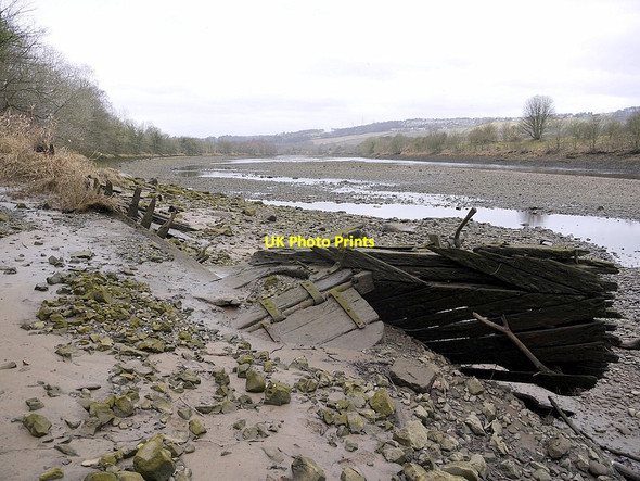 Photo 6"x4" Remains of steam drifter, Ryton riverside Ryton\/NZ1564 c2013