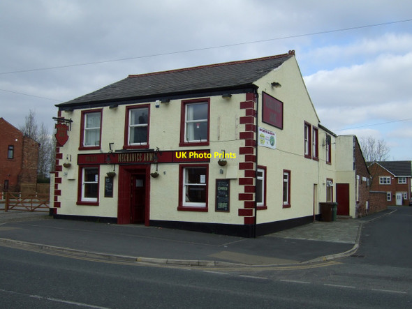 Photo 6"x4" The Mechanics Arms pub Hindley\/SD6204 c2013