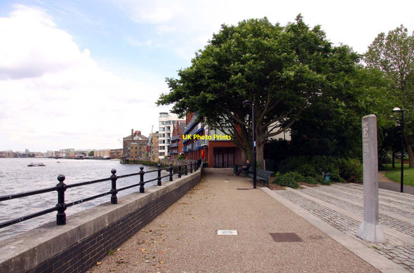 Photo 6"x4" The Thames Path by King's Stairs Gardens Bermondsey c2012