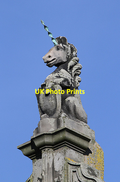 Photo 6"x4" A unicorn on a building in Dunbar Dunbar c2013