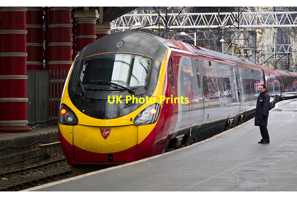 Photo 6"x4" Virgin Pendolino at Liverpool Lime Street Liverpool c2013