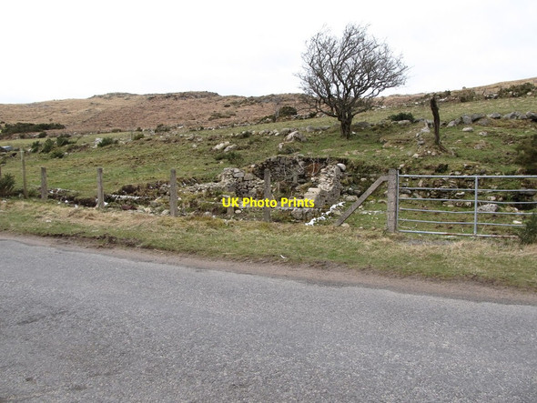 Photo 6"x4" Ruined building alongside Sandbank Road Hilltown\/J2128 c2013