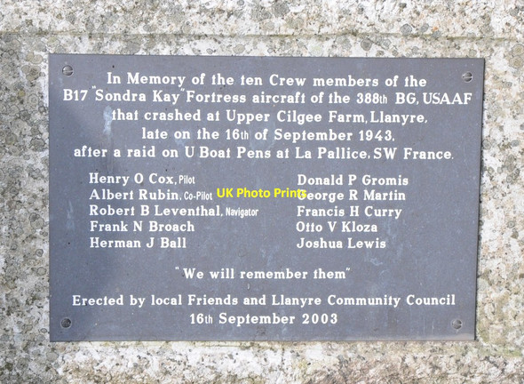 Photo 6"x4" Memorial to a B17 crew at Llanyre Llandrindod Wells\/Llandrindod c2012