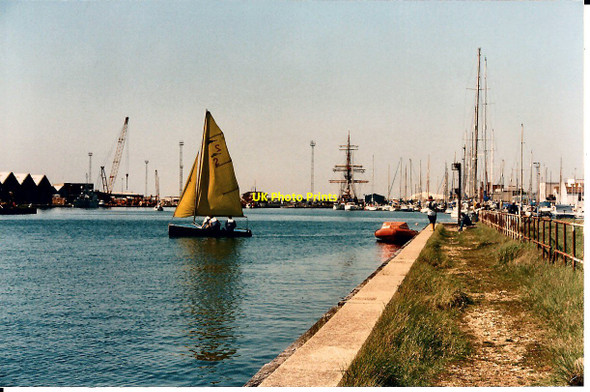 Photo 6"x4" Yacht in Shoreham Harbour Southwick\/TQ2405 c2000