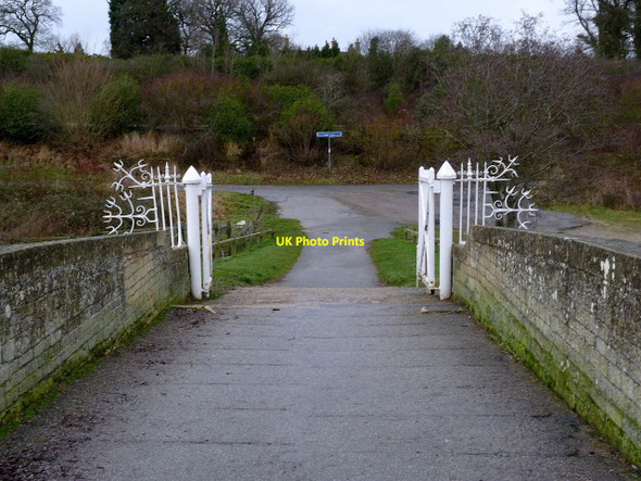 Photo 6"x4" Ferry Bridge, Castor Castor c2012