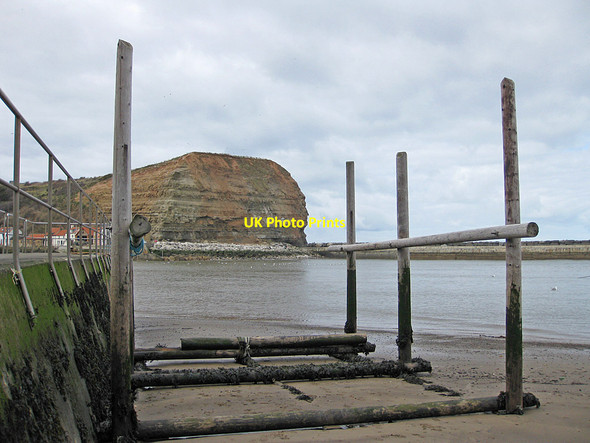 Photo 6"x4" The blunt end of Cowbar Nab Staithes c2013