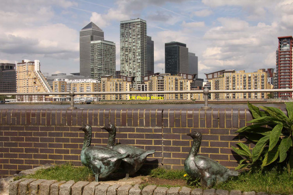 Photo 6"x4" Sculpted ducks by the Thames Path Poplar\/TQ3780 c2012