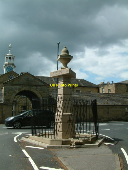 Photo 6"x4" Ackworth school with the early nineteenth century stoop in the foreground High Ackworth c2012