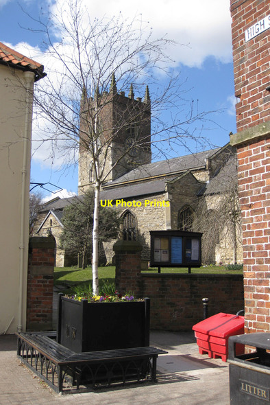 Photo 6"x4" A glimpse of the church, Market Weighton Market Weighton c2013
