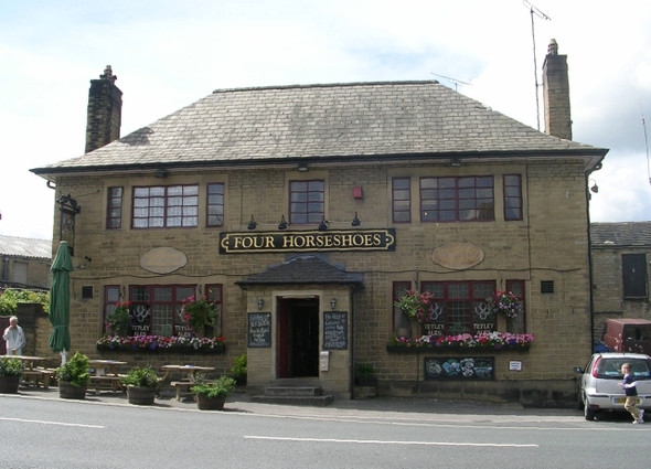Photo 6"x4" Four Horseshoes - Market Street, Milnsbridge Crosland Moor c2008