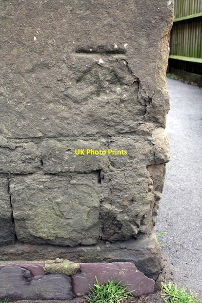 Photo 6"x4" Benchmark on Conway Cottage, Oxford Road Adderbury c2013