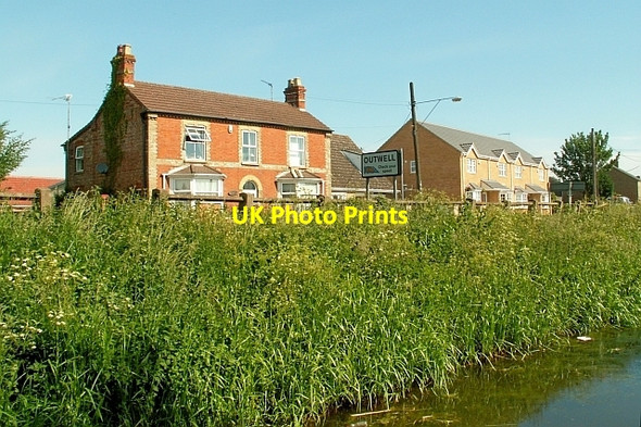 Photo 6"x4" Outwell name sign, approaching from Upwell Outwell c2006
