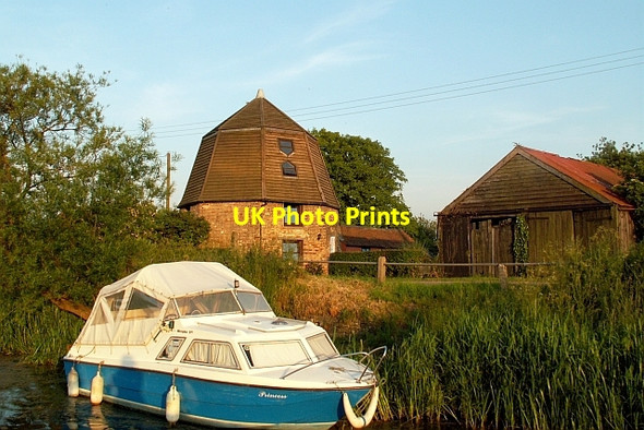 Photo 6"x4" Windmill converted to a house, Nordelph Nordelph c2006