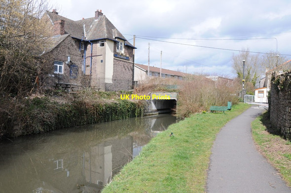 Photo 6"x4" The Crown at Sebastopol Pontypool\/Pont-y-pwl c2013