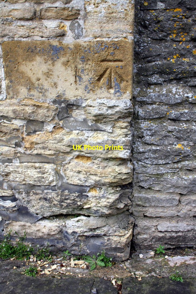 Photo 6"x4" Benchmark on #6 The Square Aynho c2013