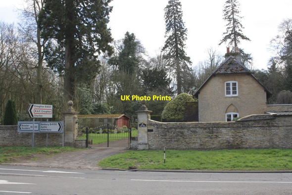 Photo 6"x4" Aynhoe Park Lodge at a bend in the B4100 Aynho c2013