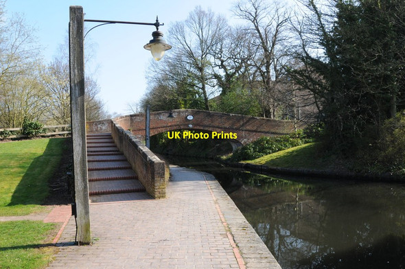 Photo 6"x4" Canal bridge 84A and lamp Chad Valley c2013