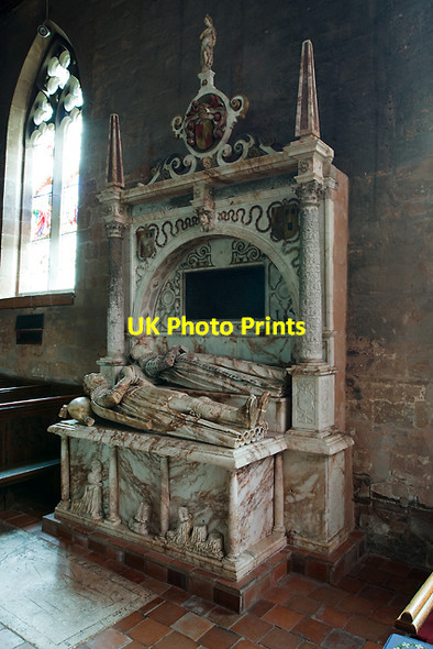 Photo 6"x4" St Peter's church, Worfield - tomb-chest of Sir George Bromley & wife Worfield c2013