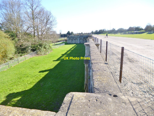 Photo 6"x4" Crystal Palace Park, terrace Penge c2013