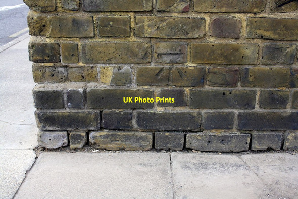 Photo 6"x4" Benchmark on Banbury Station Banbury\/SP4540 c2013