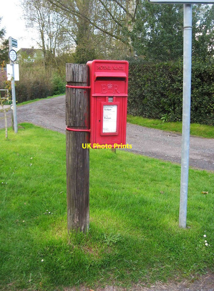 Photo 6"x4" Post-mounted Elizabeth II postbox by B4196 road, near Frog Pool, Shrawley, Worcs Frog Pool c2013