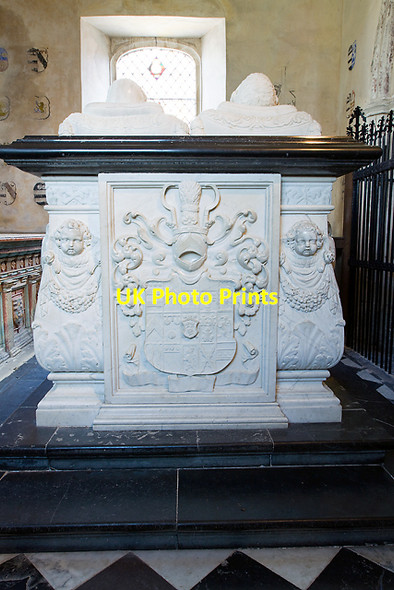 Photo 6"x4" Farleigh Hungerford Castle - the Chapel, monument to Sir Edward Hungerford & wife - detail (5) Farleigh Hungerford c2013
