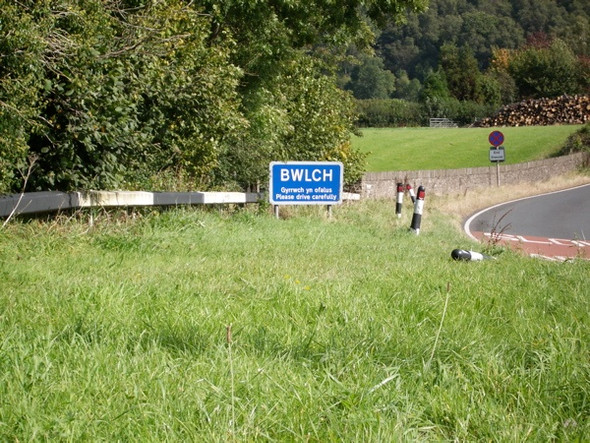 Photo 6"x4" Bwlch: roadside at the western entrance to the village Bwlch\/SO1421 c2007