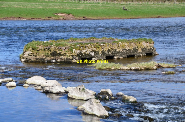 Photo 6"x4" Old salmon trap, River Tweed at Sprouston Sprouston c2013