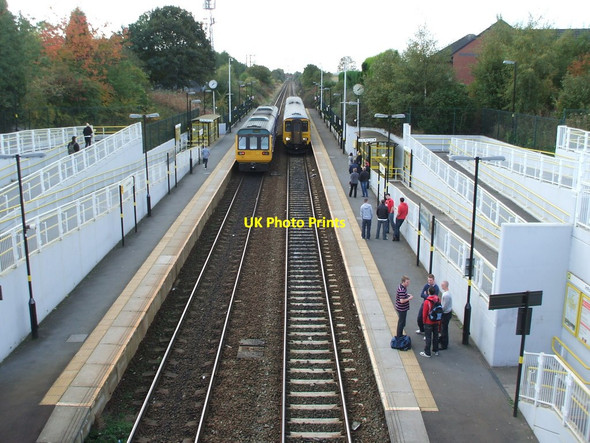Photo 6"x4" Lea Green railway station, Merseyside Marshall's Cross c2009