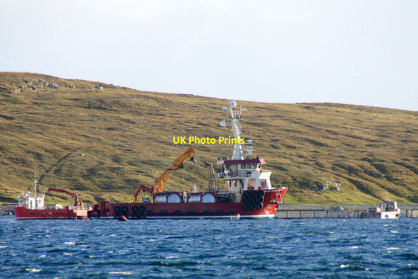 Photo 6"x4" MV Helen Burnie at fish cages off Uyea Clivocast c2012