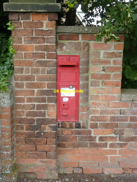 Photo 6"x4" Hawton postbox (ref. NG24 44)  Newark-on-Trent c2012
