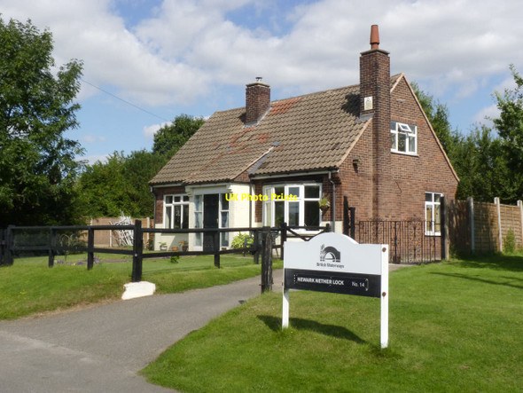 Photo 6"x4" Newark Nether Lock cottage  Newark-on-Trent c2012