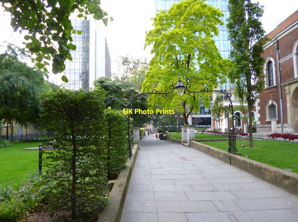 Photo 6"x4" Bishopsgate, churchyard London c2012