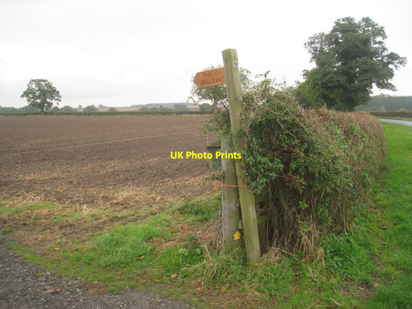 Photo 6"x4" The beginning of the bridleway to Scorborough Thorpe\/SE9946 c2012